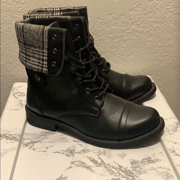 Combat boots - Picture 1 of 2